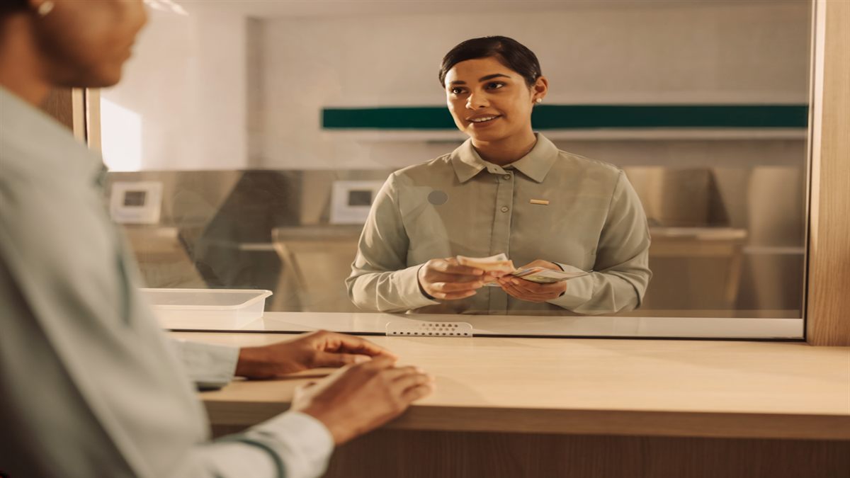 ¿Cuánto gana un cajero de banco en Guatemala 2026? - rrhh.com.gt